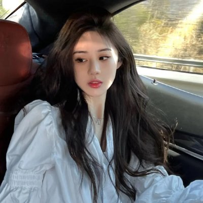 背背篓的网球少年